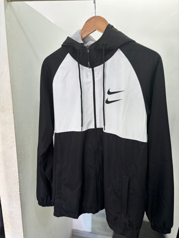 Producto - Campera swoosh