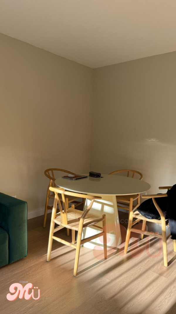 Producto - Mesa de Comedor 110 diam. base CONO / HONGO - Fibra de vidrio COLOR