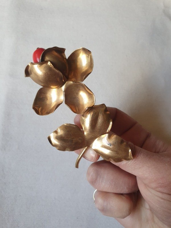 Producto - Broche 40s Jardín de Oro - Rosa con Perla Roja - 0