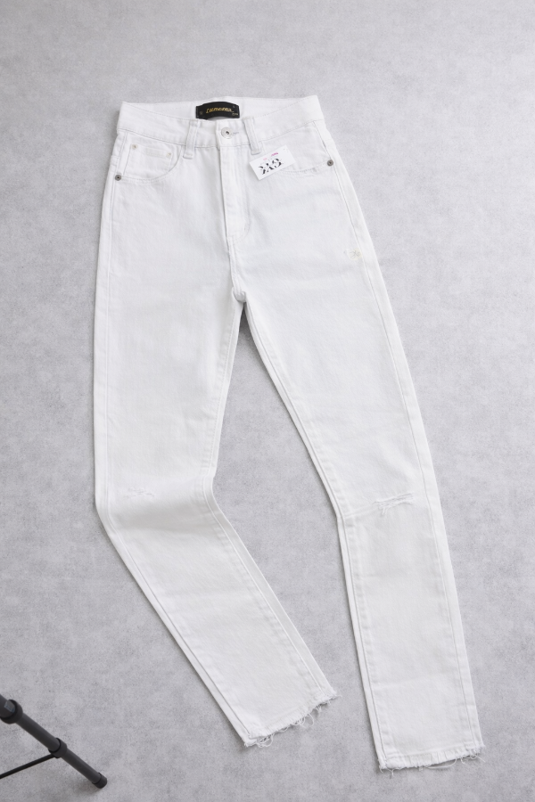 Producto - JEANS WHITE ROTURA RODILLA SOLO 36