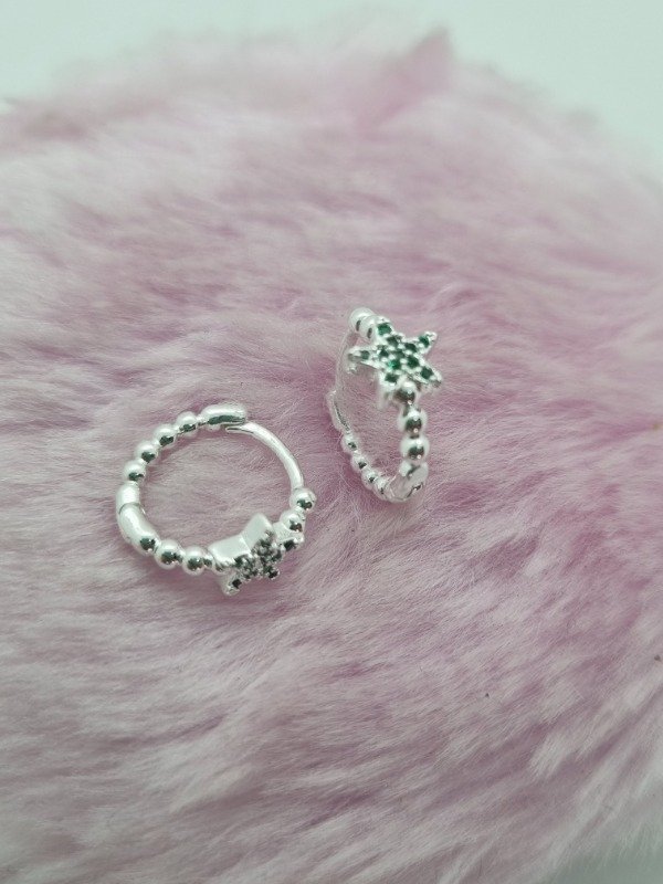 Producto - Aros acero blanco argollita pelotitas aplique estrella strass