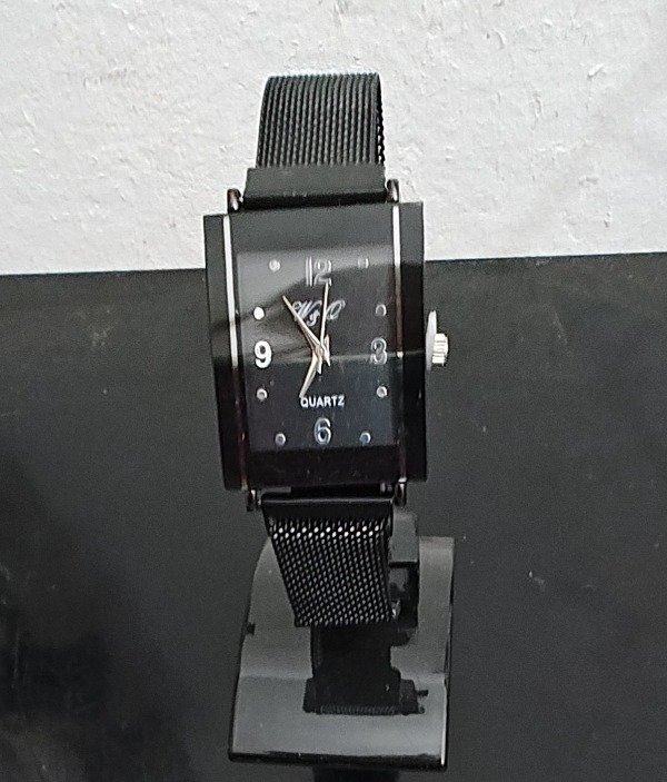 Producto - Reloj Rectangular Negro Malla inmantada