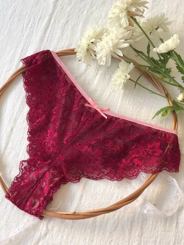 Producto - Vedetina de puntilla bordó Alocasia