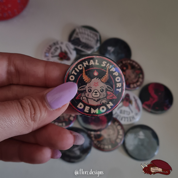 Producto - Pin Emotional Support Demon