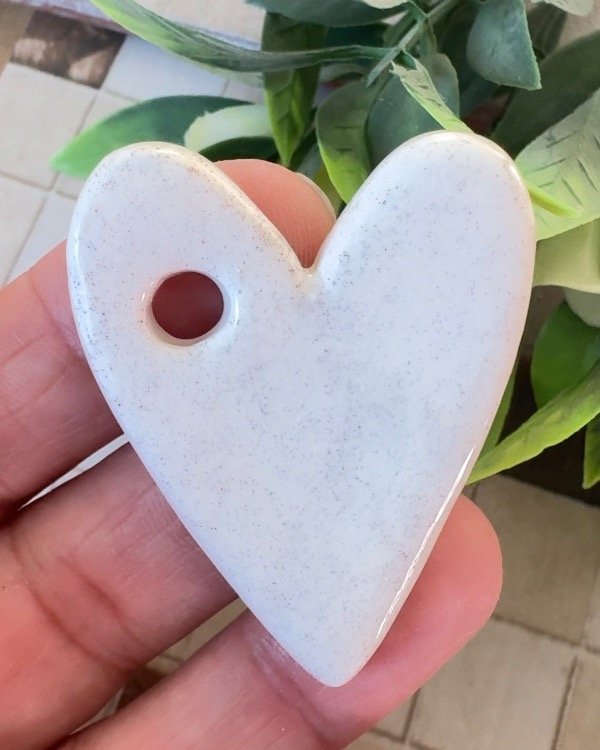 Producto - CORAZÓN IRREGULAR GRANDE BLANCO JASPE