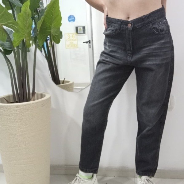 Producto - 671 - JEAN MOM NEGRO LOZALIZADO