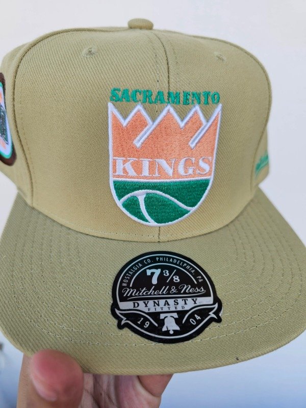 EN STOCK: Sacramento Kings 30th Anniversary 7 3/8 (59cm) Mitchell And Ness — imagen 3