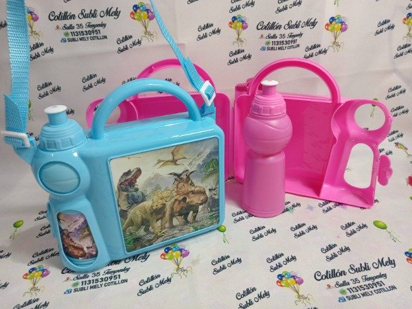Producto - LUNCHERA CON BOTELLA DE PLASTICO PERSONALIZADO CON CORREA Y MANIJA