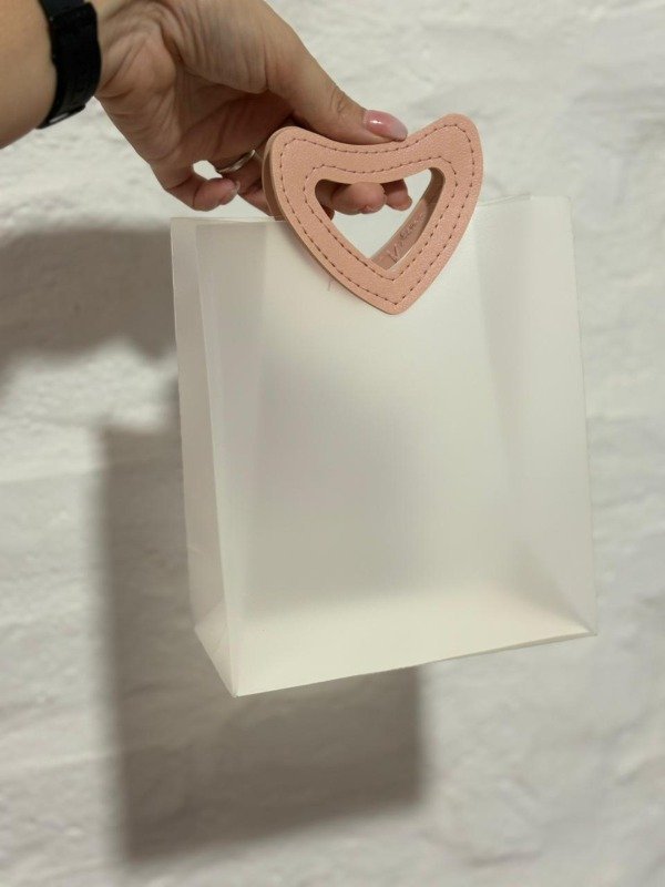 Producto - BOLSA PVC CON MANIJA CORAZON  por unidad