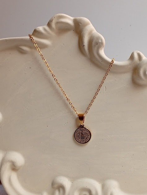Producto - Collar San Benito - Acero dorado