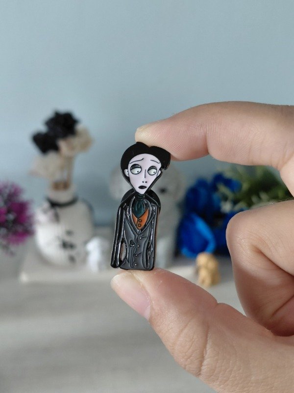 Producto - Pin metalizado - El cadaver de la novia #0144