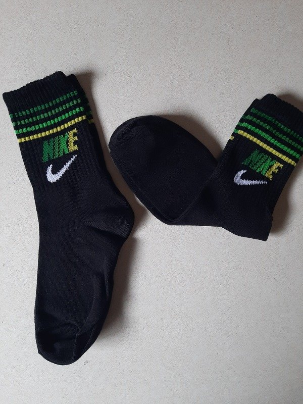 Producto - Media caña adulto - Nike negro rayas verde degrade