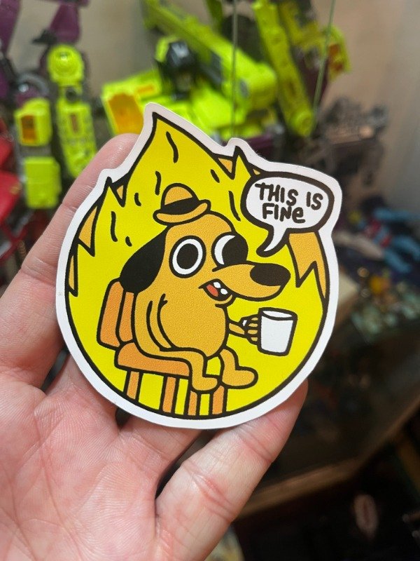 Producto - THIS IS FINE STICKER
