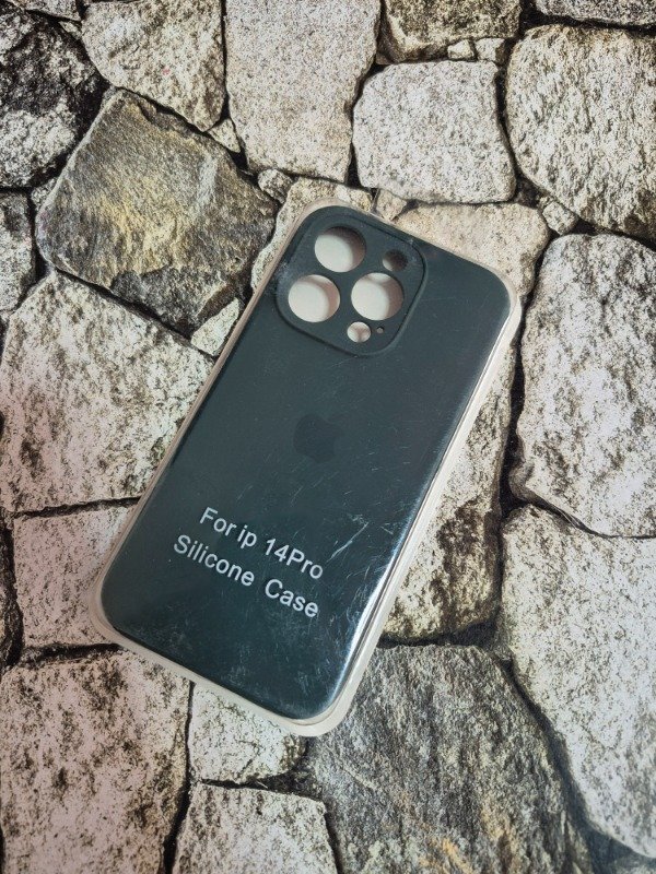 Producto - Funda silicone con logo Iphone 14 Pro verde oscuro