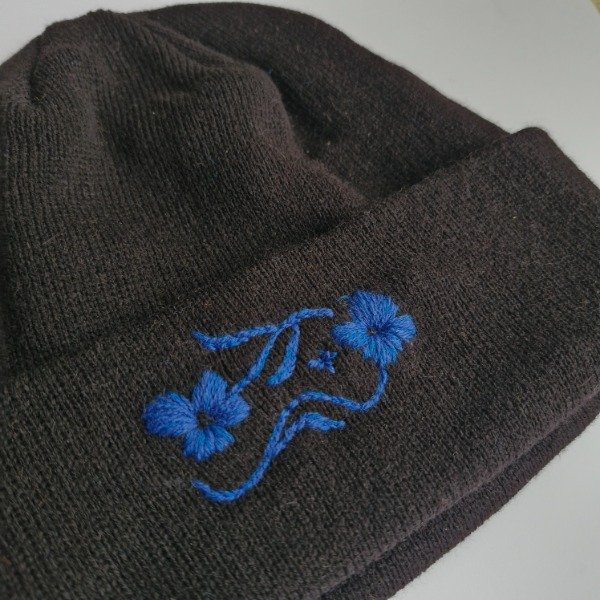 Gorro flora negro eléctrico