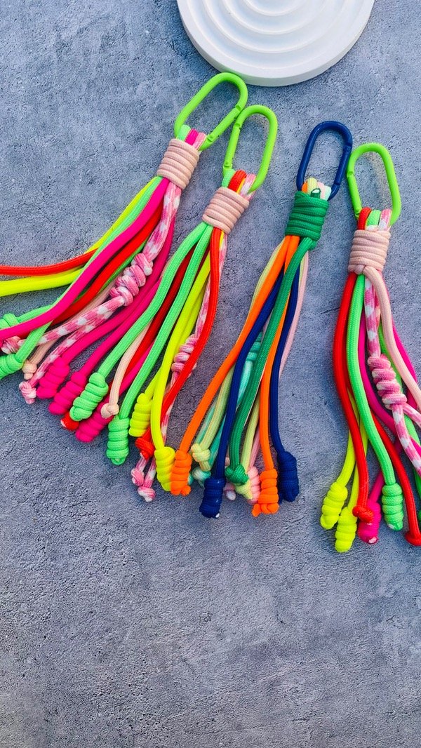 Producto - LLAVERO CHARMS HILO COLORES