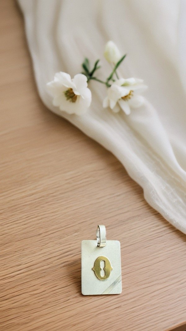 Producto - Inicial O rectangular PLATA Y ORO 23x12MM