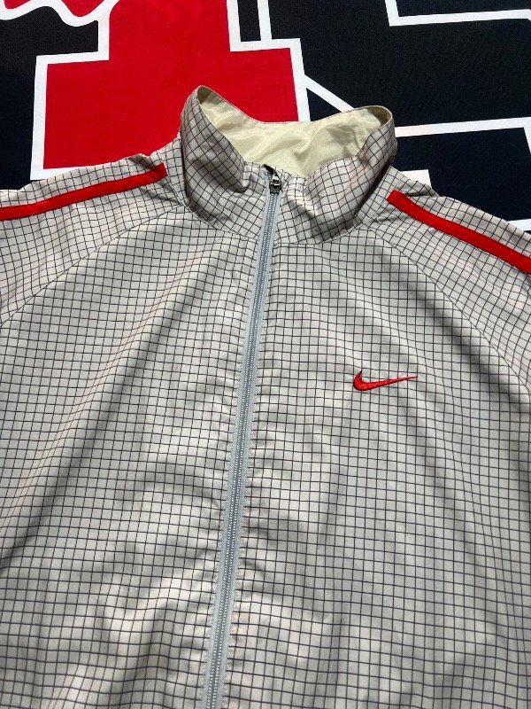 Producto - Campera Nike vintage. Talle XL