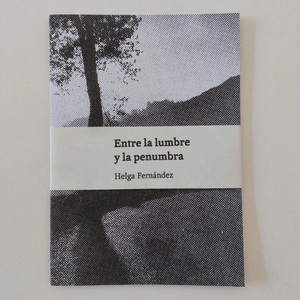 Producto - Entre la lumbre y la penumbra / Helga Fernández