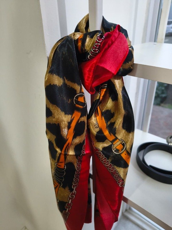 Producto - Pañuelo de seda 90x90 animal print