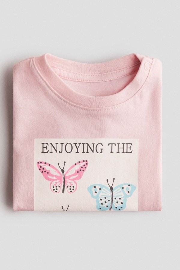 Producto - Remera HyM mariposas rosa - 1
