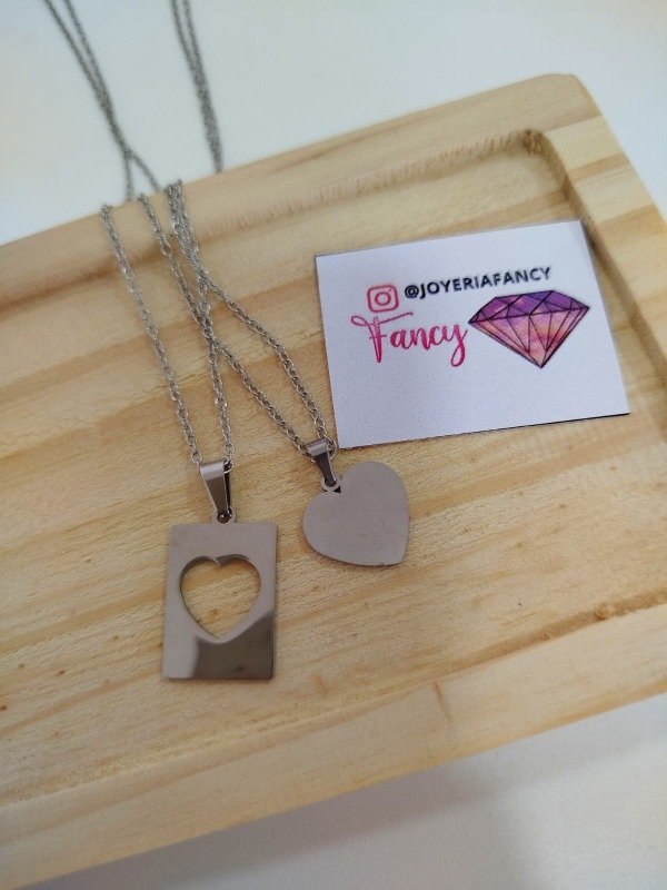Producto - Collares chapita y corazon (par)