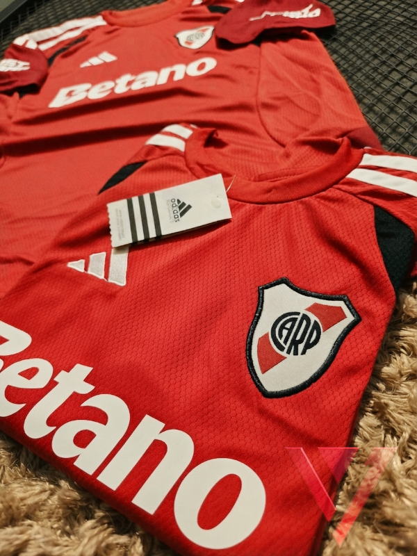 Producto - REMERA RIVER ENTRENAMIENTO ROJA 2026 - 1