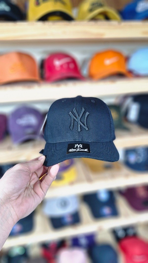 Producto - GORRA NEW YORK NEGRA CURVA