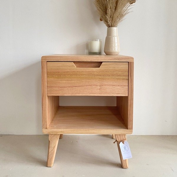 Producto - Mesa De Luz Nórdica En Madera Maciza De Paraíso