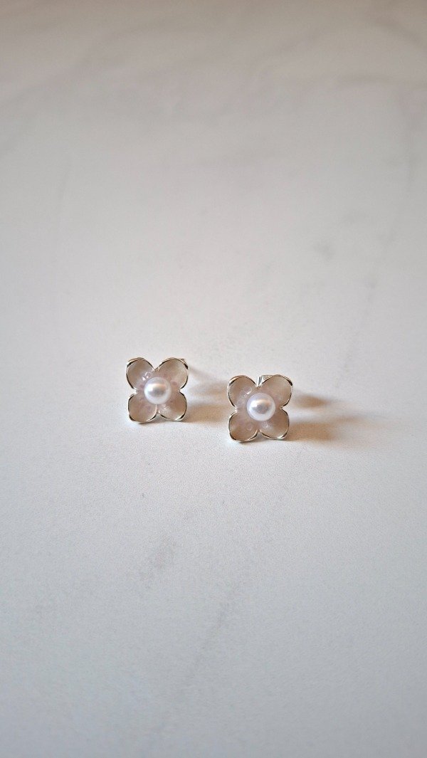 Producto - Aros de acero blanco flores con perla