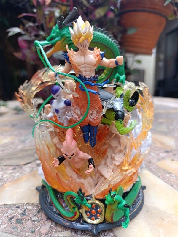 Producto - Diorama Goku vs Villanos - Dragon Ball - 20cm