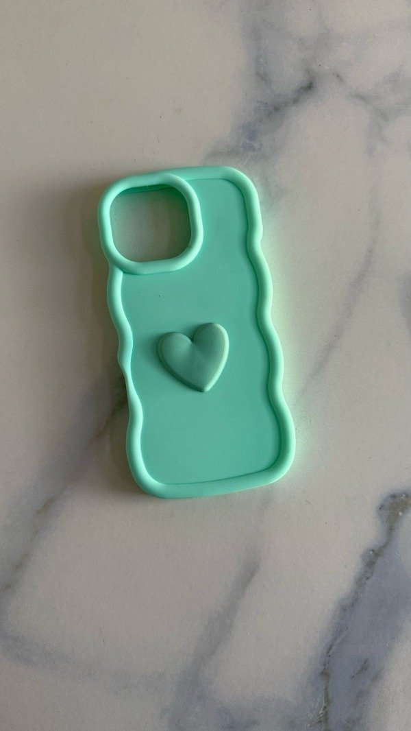 Producto - Funda ondulada corazón Iph 16 pro max
