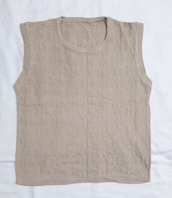 Producto - Musculosa de hilo flor (beige)