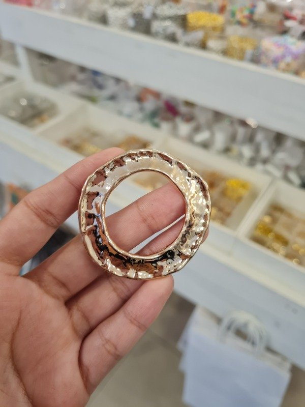 Producto - DIJE DORADO CIRCULO EFECTO MARTILLADO CON ENGANCHE