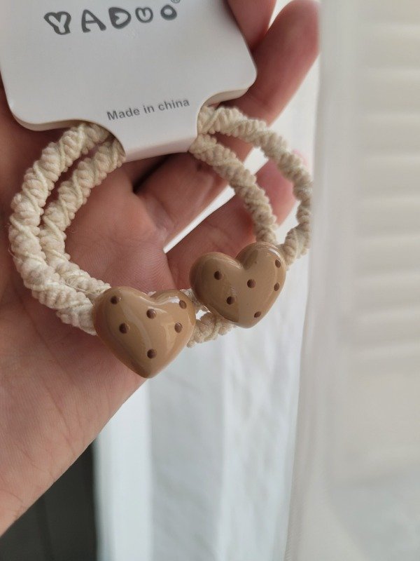 Producto - Par de chuflos con dije de corazón marron con puntitos