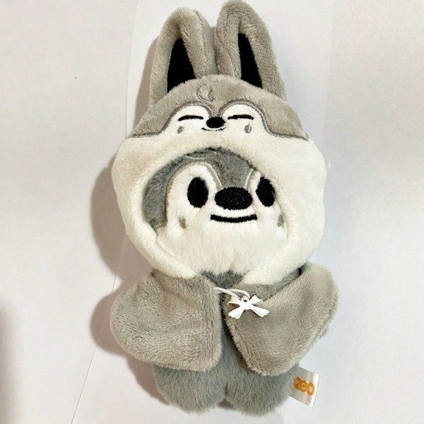 Producto - Peluche Skzoo Wolf chan con capucha