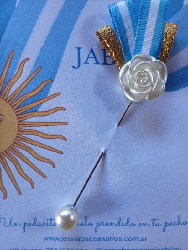 Producto - Escarapela flor blanca plumón