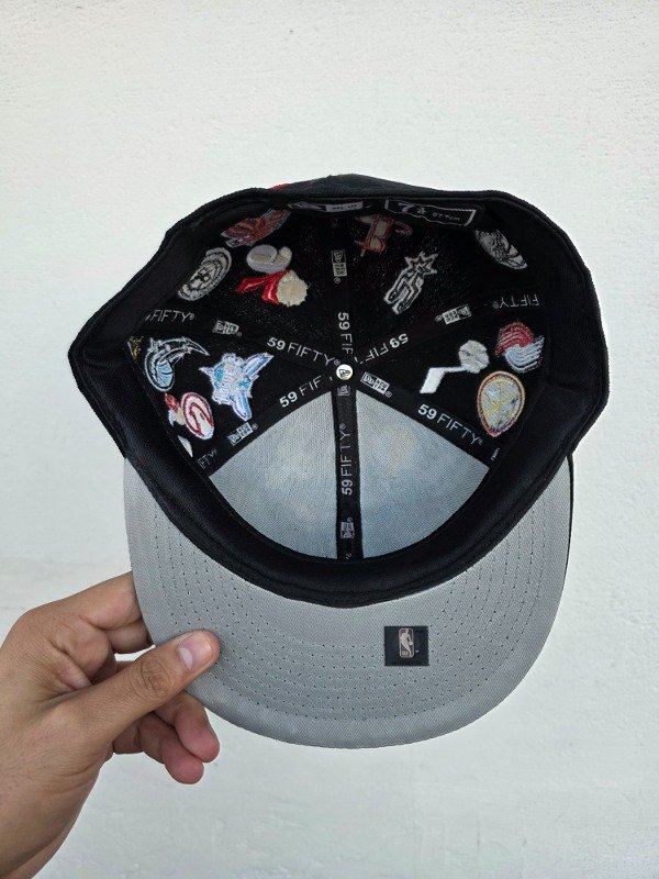 New era 59fifty black nba all over multi-patch talla 7 1/4 — imagen 6
