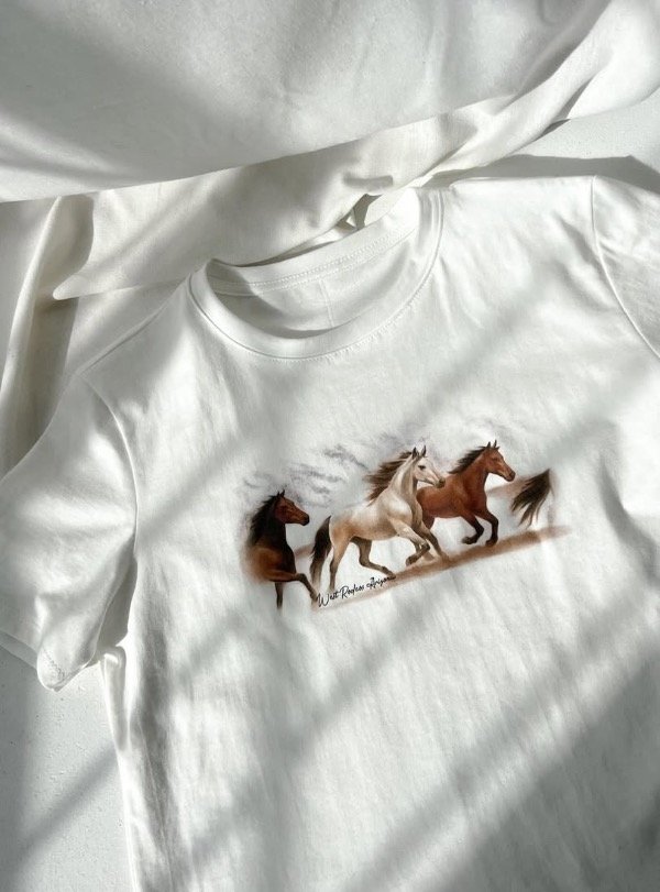 Producto - Remera HORSES