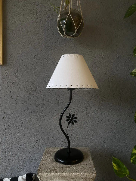 Producto - Velador Metalico Curvo con Flor color Negro + Pantalla