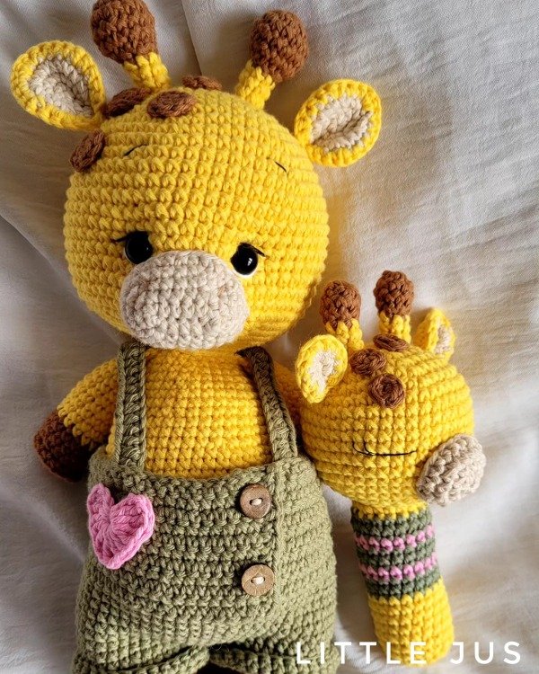 Producto - Kit Jirafa muñeco de apego tejida amigurumi