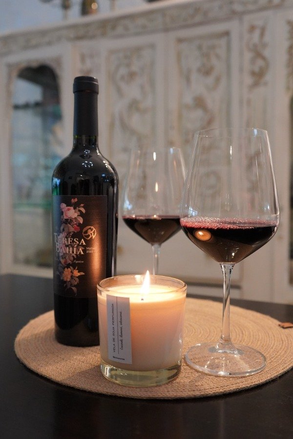Producto - Vino a elección + 2 copones + vela aromática