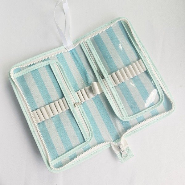 Producto - Cartuchera con bolsillos,  Rayas verdes.