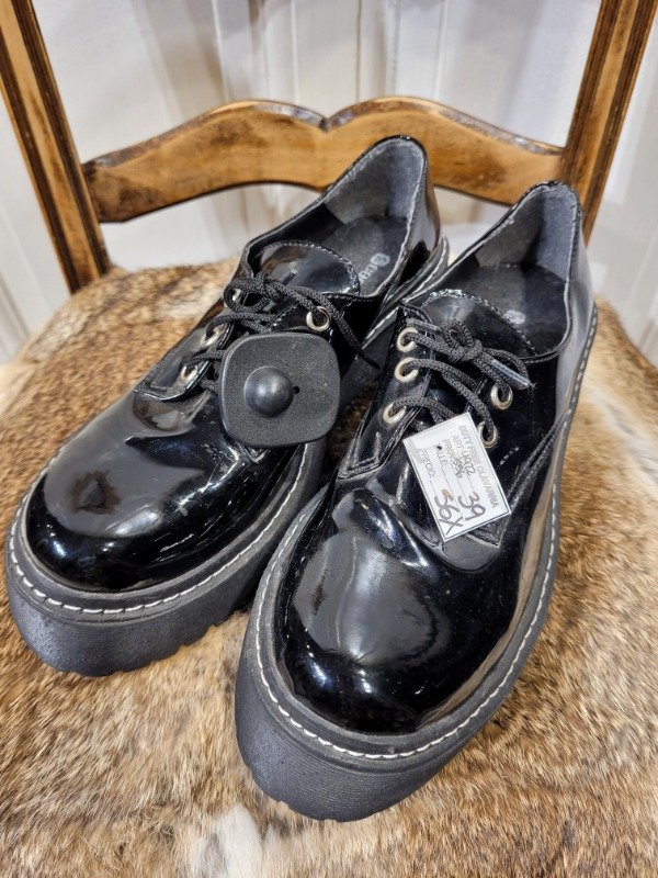 Producto - Zapatos CARA Y SECA negros de charol NUEVAS Talle 39 - PRECIO: 56X