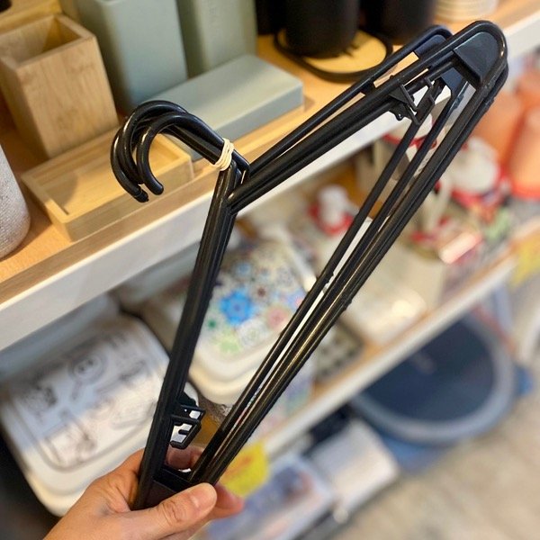 Producto - Set X4 Perchas Negras Plasticas 1021