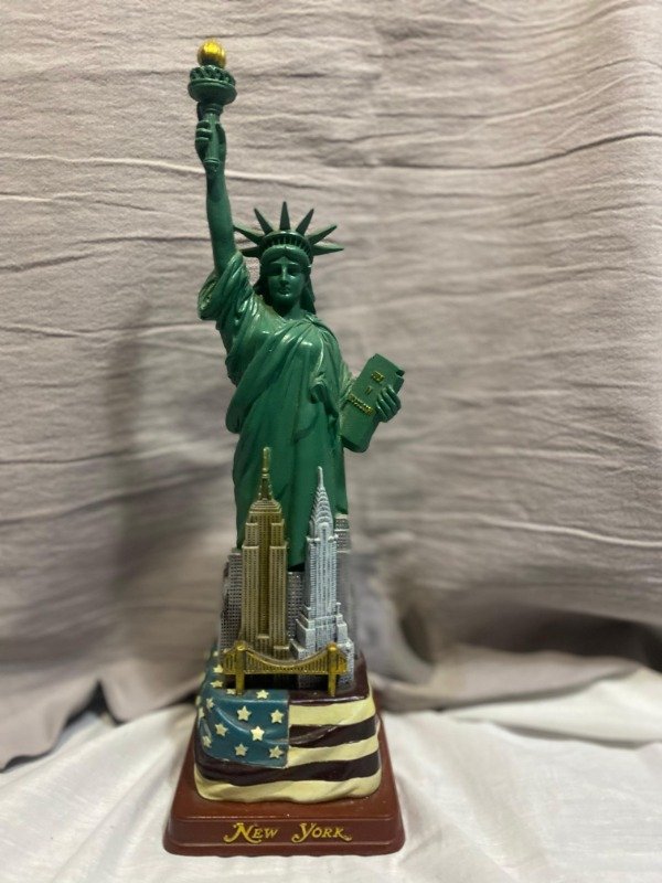 Producto - Estatua De La Libertad 32cm Deco New York Ny Moderno Zn Ct