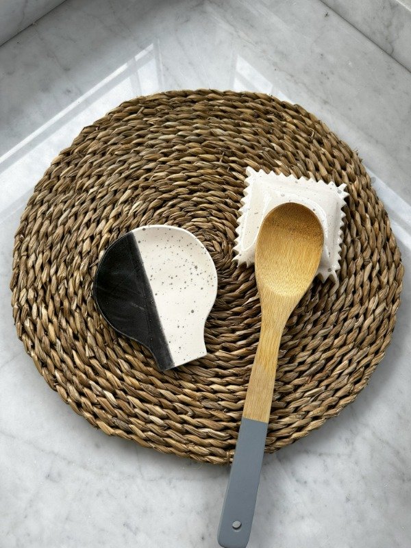 Producto - POSA CUCHARA CLASIC NEGRO