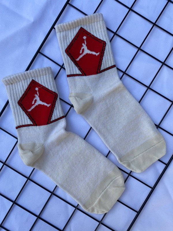 Producto - Medias 3/4, jordan cremita con rojo