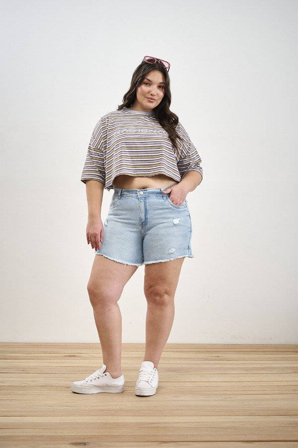 Producto - SHORT CON ROTURA DEFLECADO TAJO LATERAL CNT