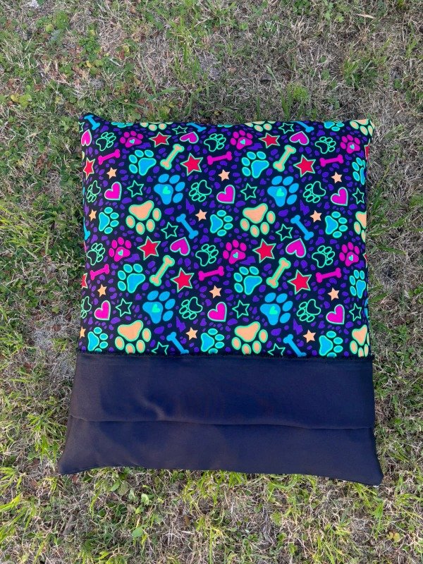 Producto - Bolsa de dormir con Colchon Tela Huellas fucsia - 1